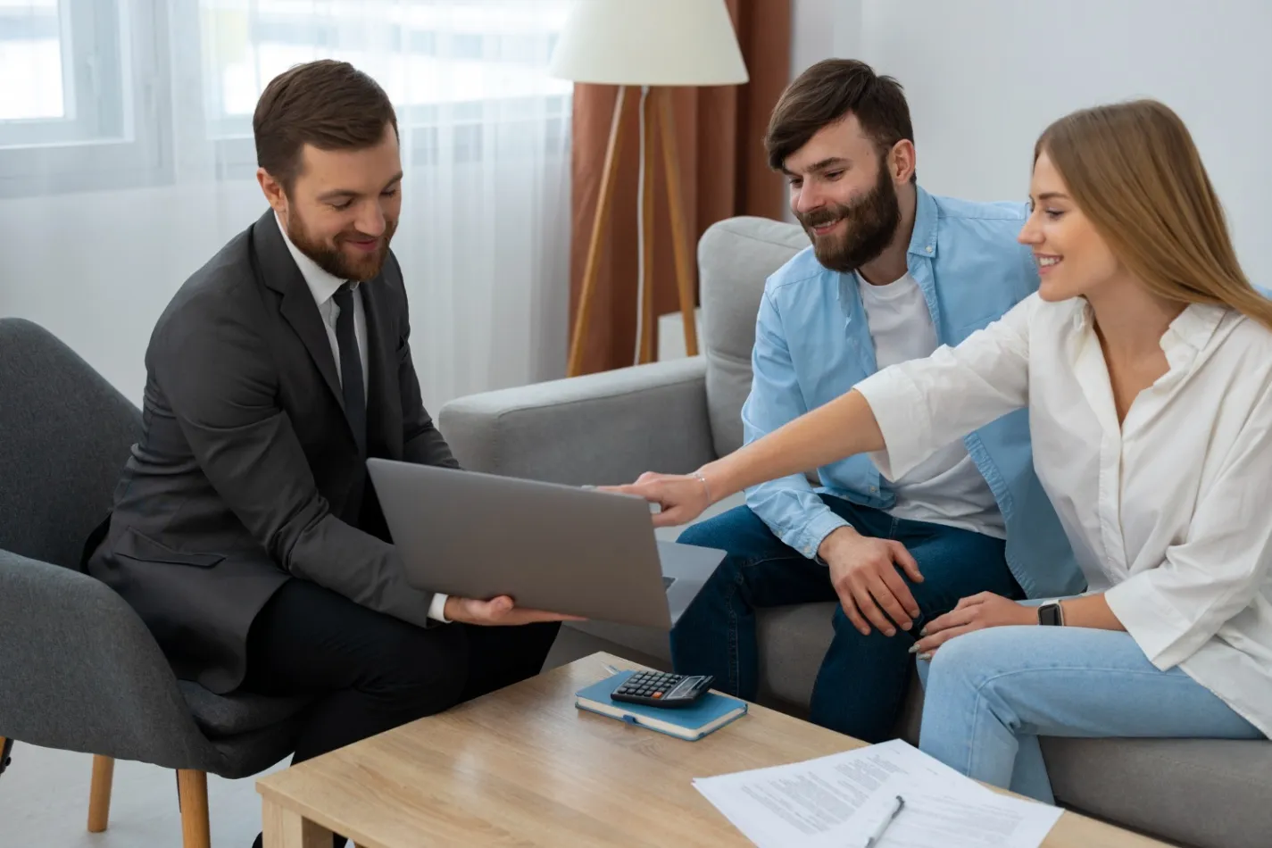 Our expert discussing our group benefits insurance to a client.