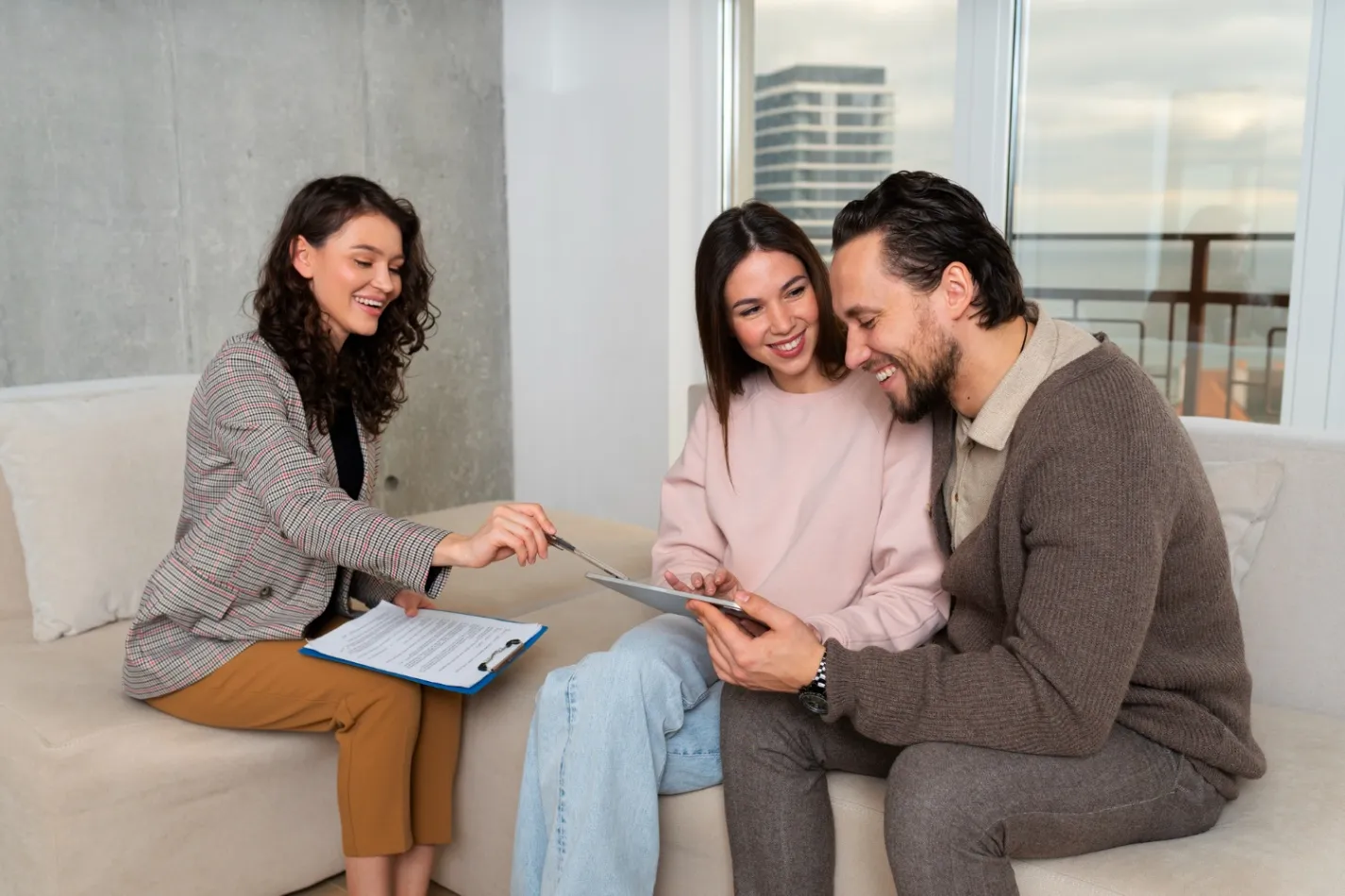 An experienced insurance broker meeting with a couple client.