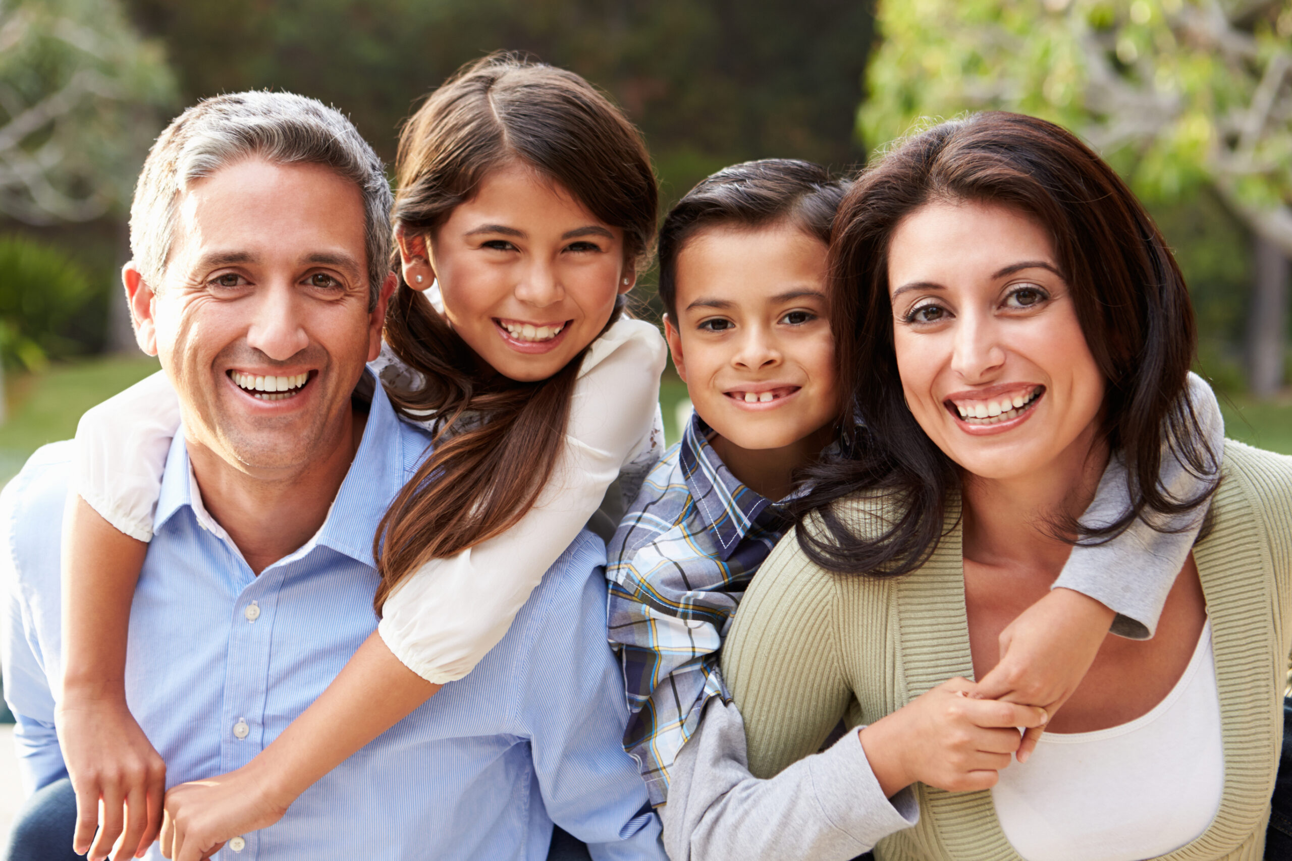 umbrella-icon-family-model-security-protection-health-insurance-concept-family-home